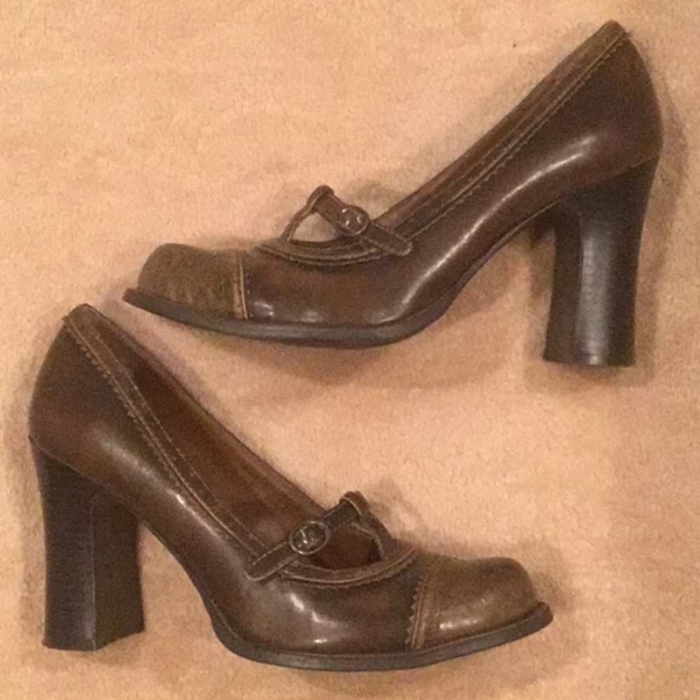 Tan/Natural Mary Jane Heels Size 9.5